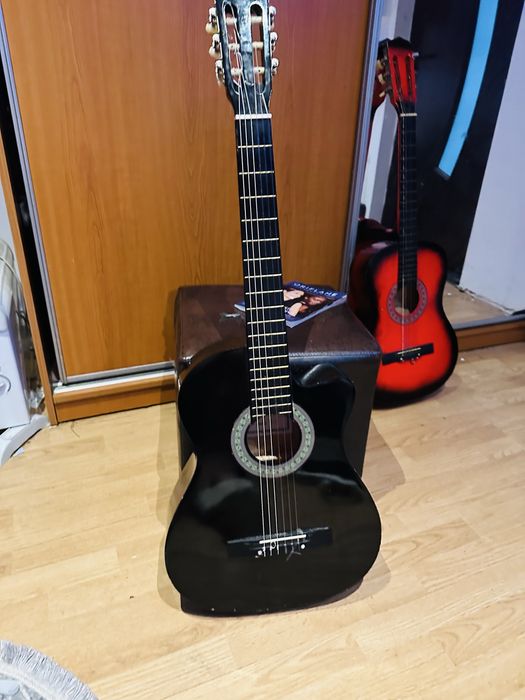 Chitara  acustica  doua la pret de una