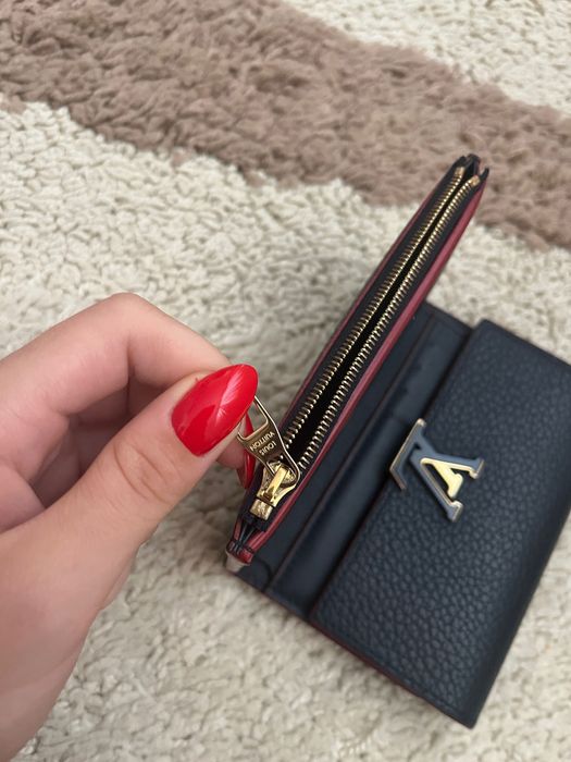 Портмоне Louis Vuitton Capucines още с етикет