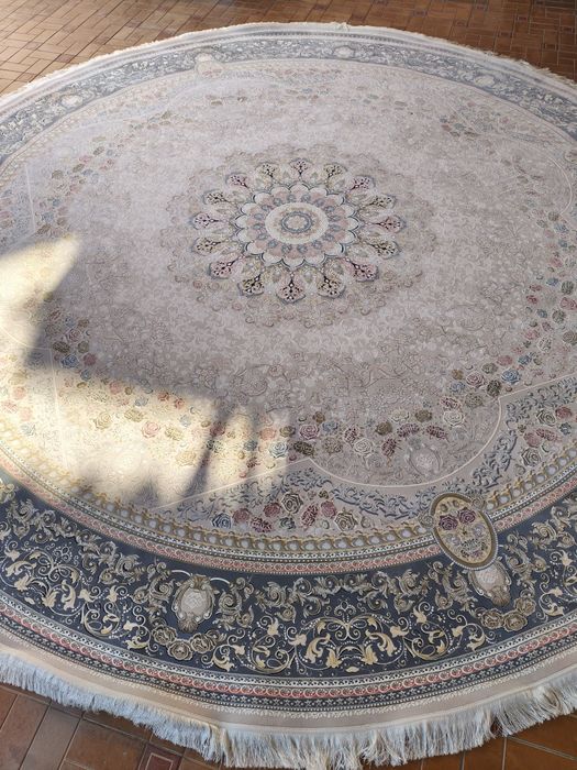 Sifatli gilam sotiladi