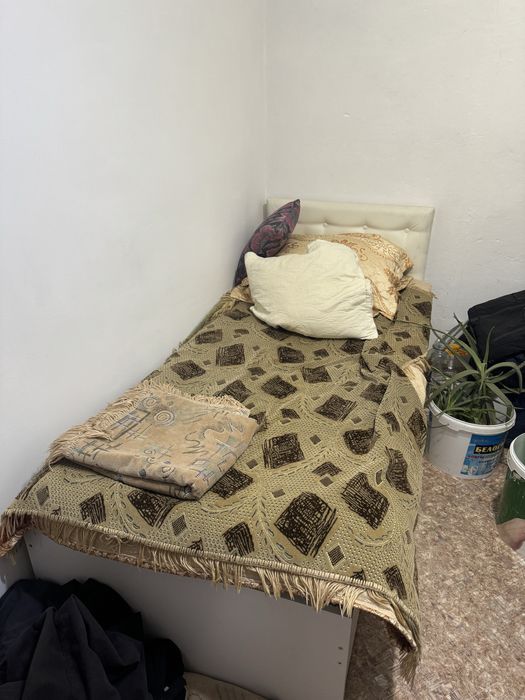 Продам кровать с полкой и диван