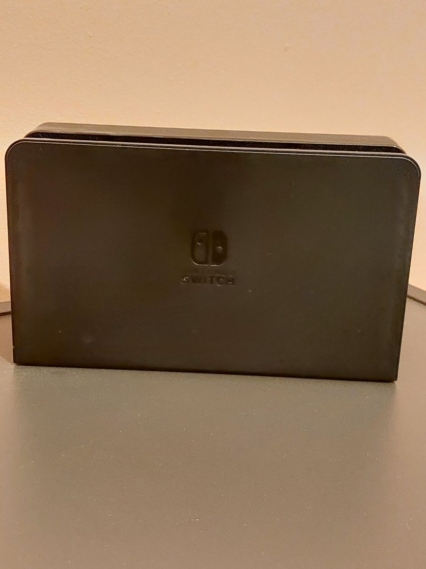 Nintendo Switch OLED + контролер + игри