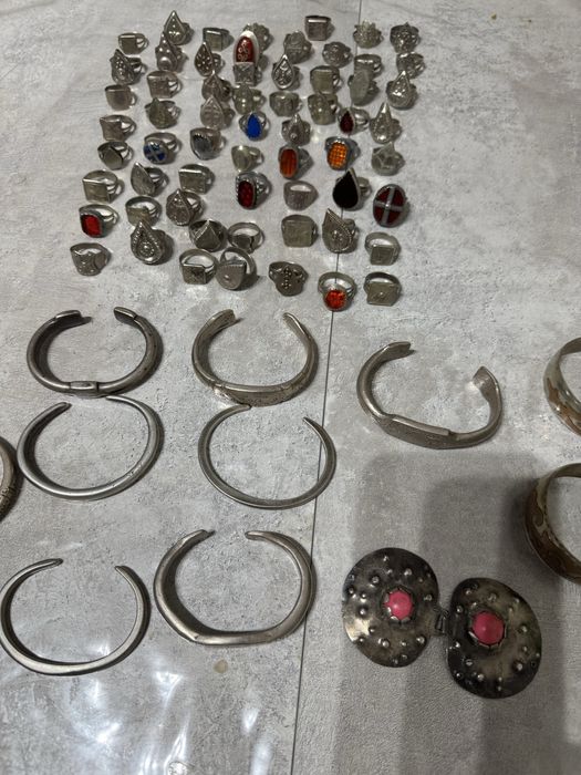 Антиквариат. Старинные кольца, браслеты, қаптырма