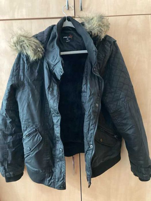 Geaca matlasata cu blanita, calduroasa , XL