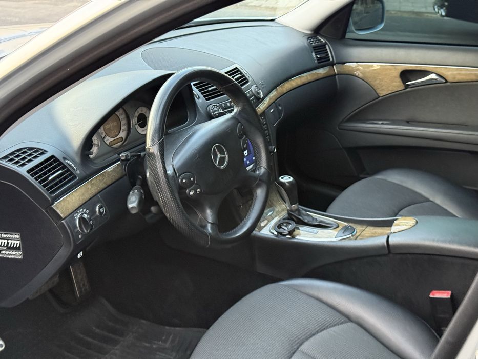 Mersedes benz W 211  E 200 kraska toza