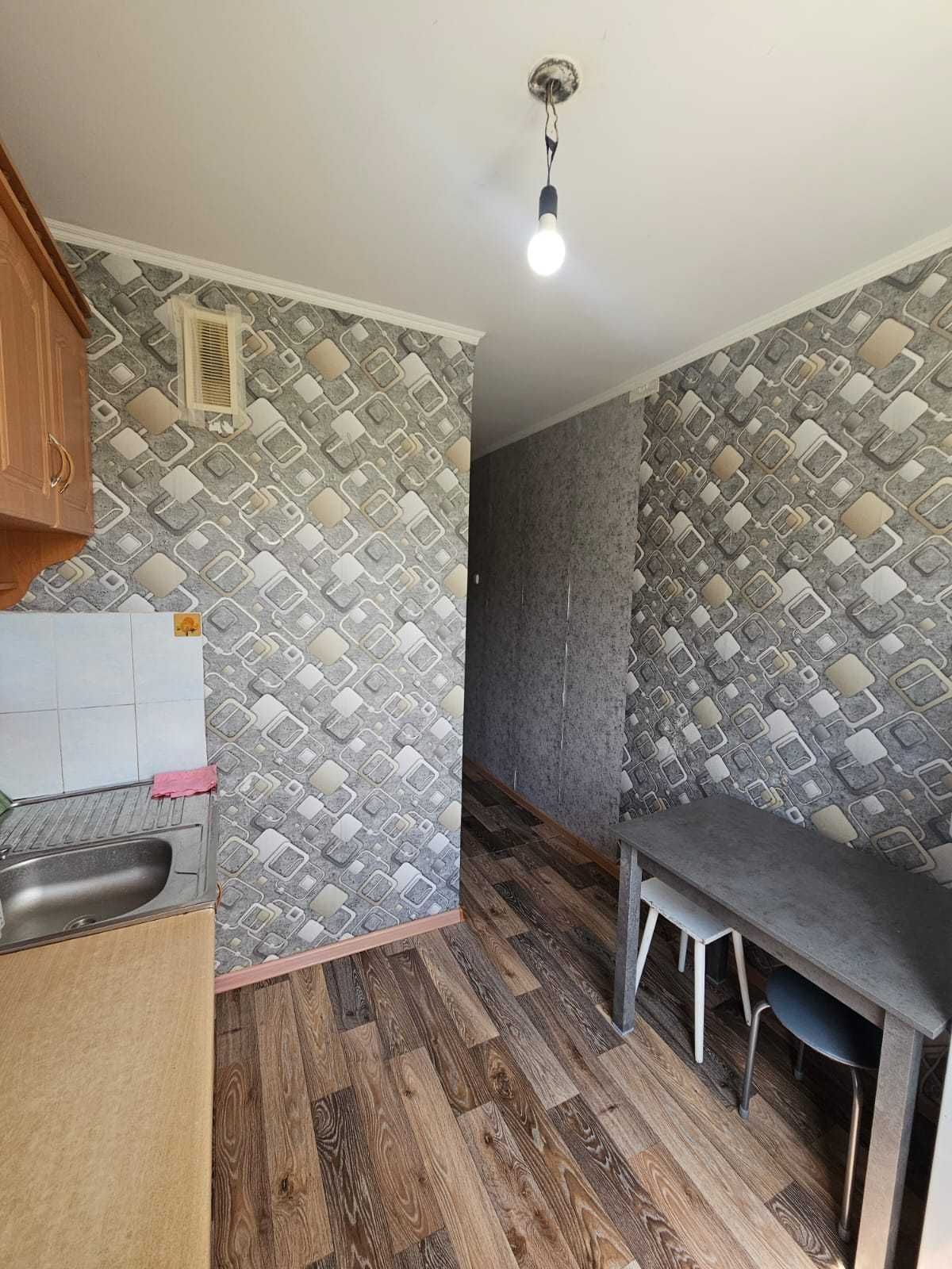 Продается 1 комню квартира, Район Универмаг