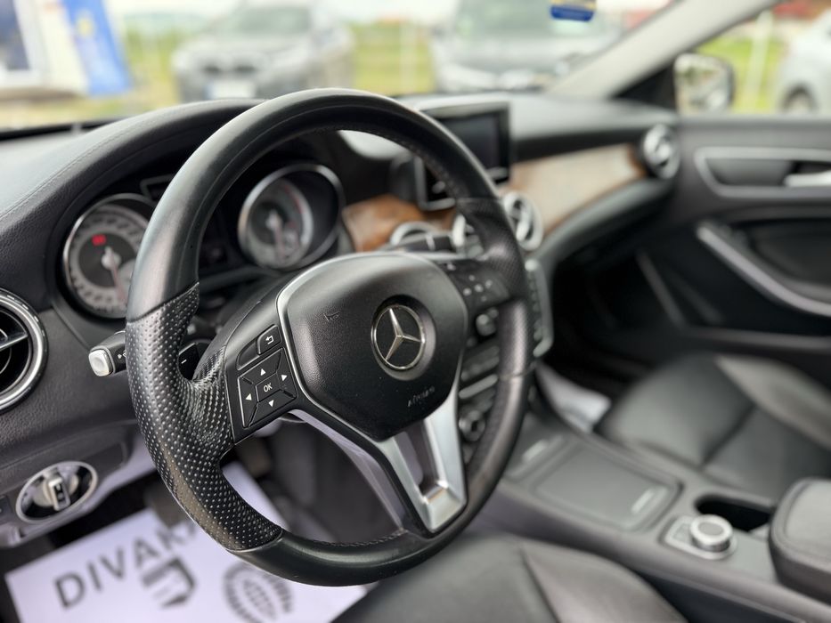 Mercedes GLA 4matic cu Garantie