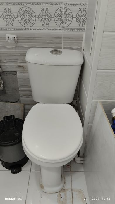 Ванна керамическая 110х110 с фартугом в бонус унитаз и дуга занавески