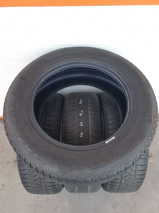 Зимни гуми 4 броя PIRELLI SottoZero3 215 60 R16 дот 4619