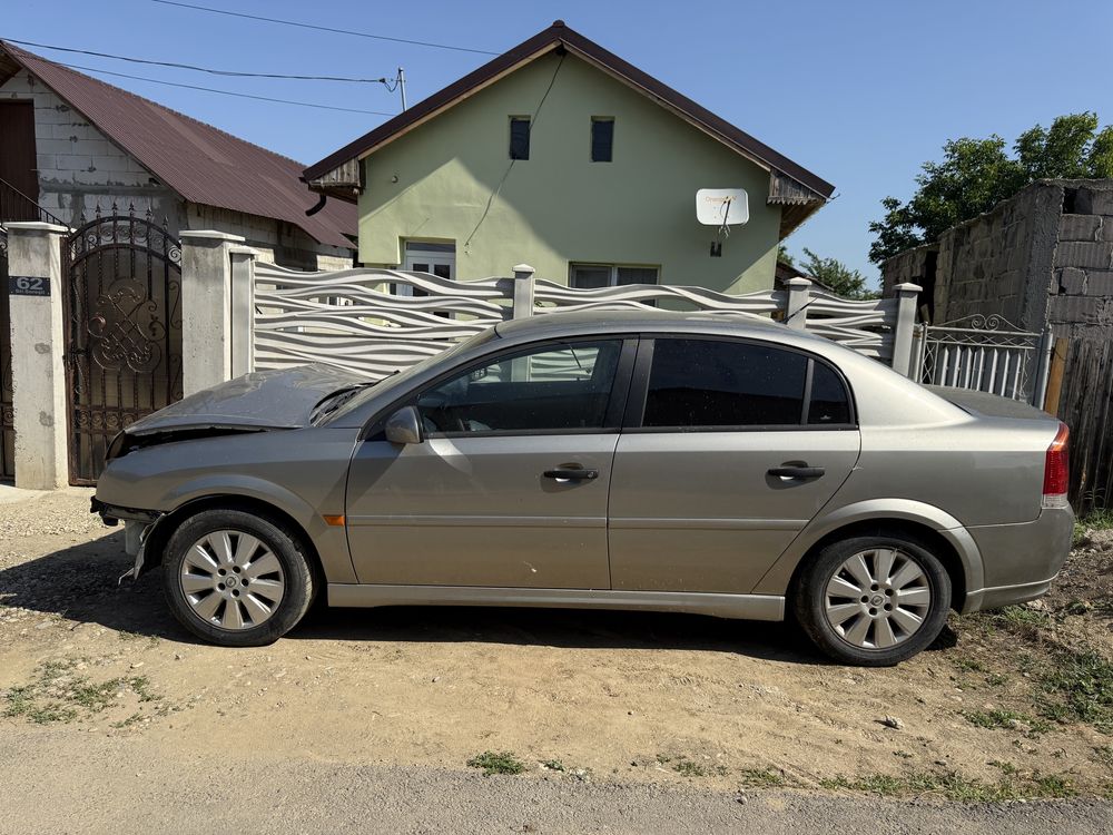 Dezmembrez Opel Vectra C 1.8 benzină