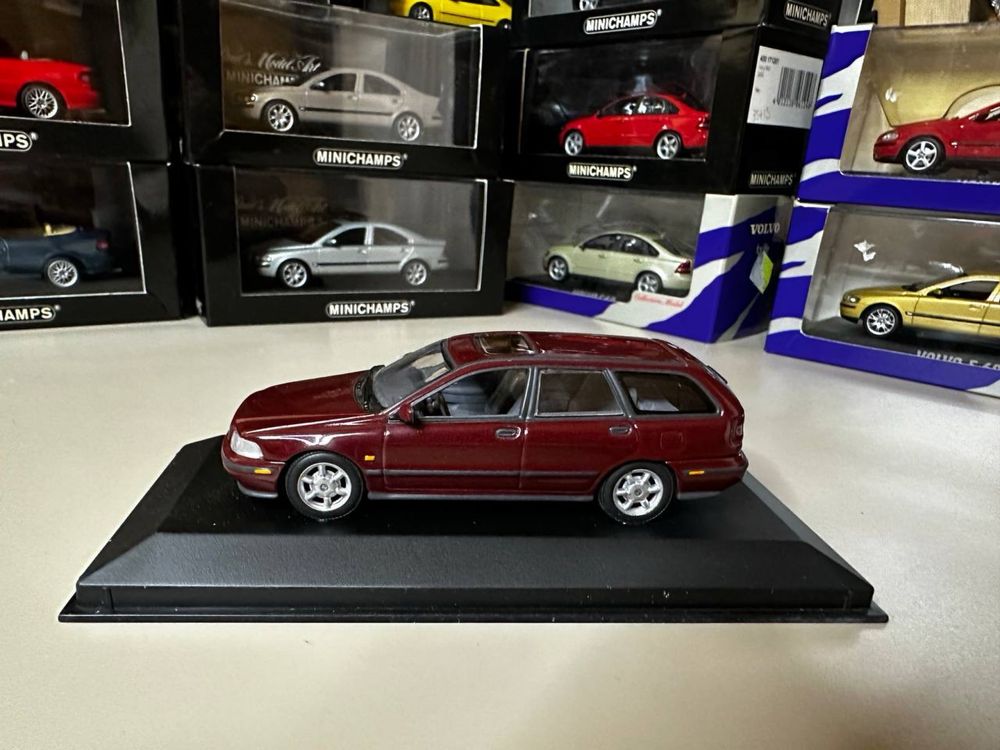 Macheta Volvo V40 1:43 Minichamps