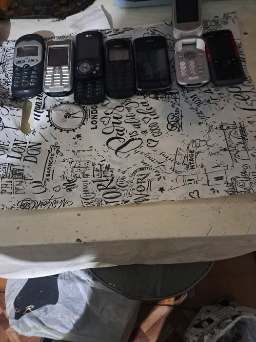 Продам коллекцию кнопочных телефонов