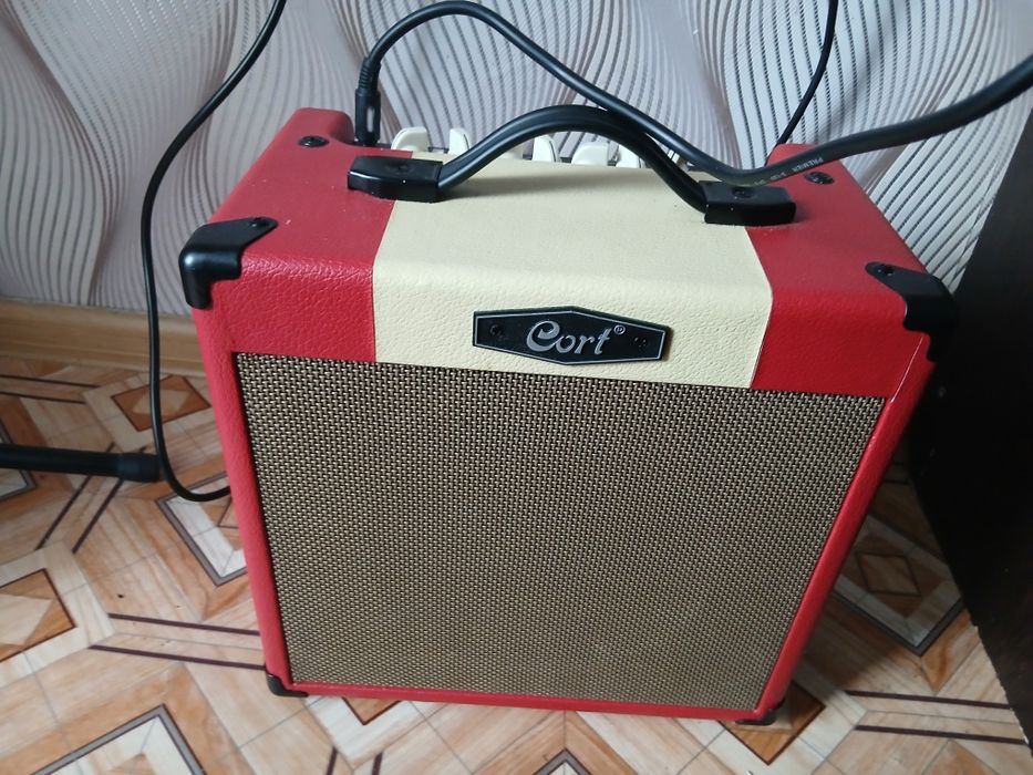 Продам комбоуселитель cort cm15r