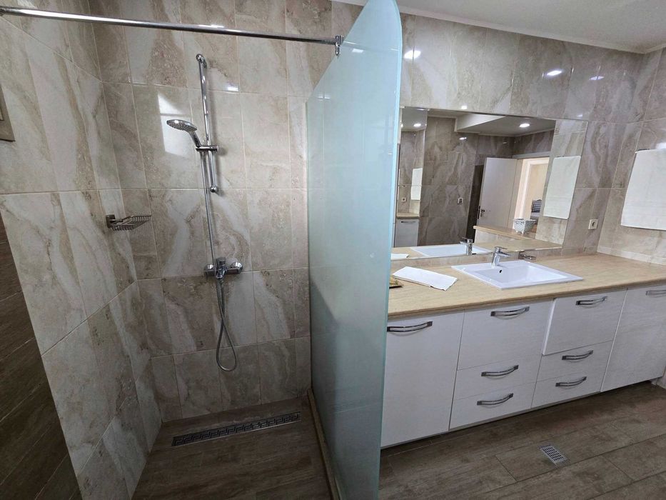 Дава се под наем Тристаен апартамент в Стара Загора, Център - 120 кв.м за 535.5 € - Снимка #15