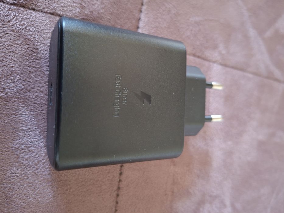 Като НОВ!! Samsung S24 Ultra + 45W зарядно и 7 калъфа