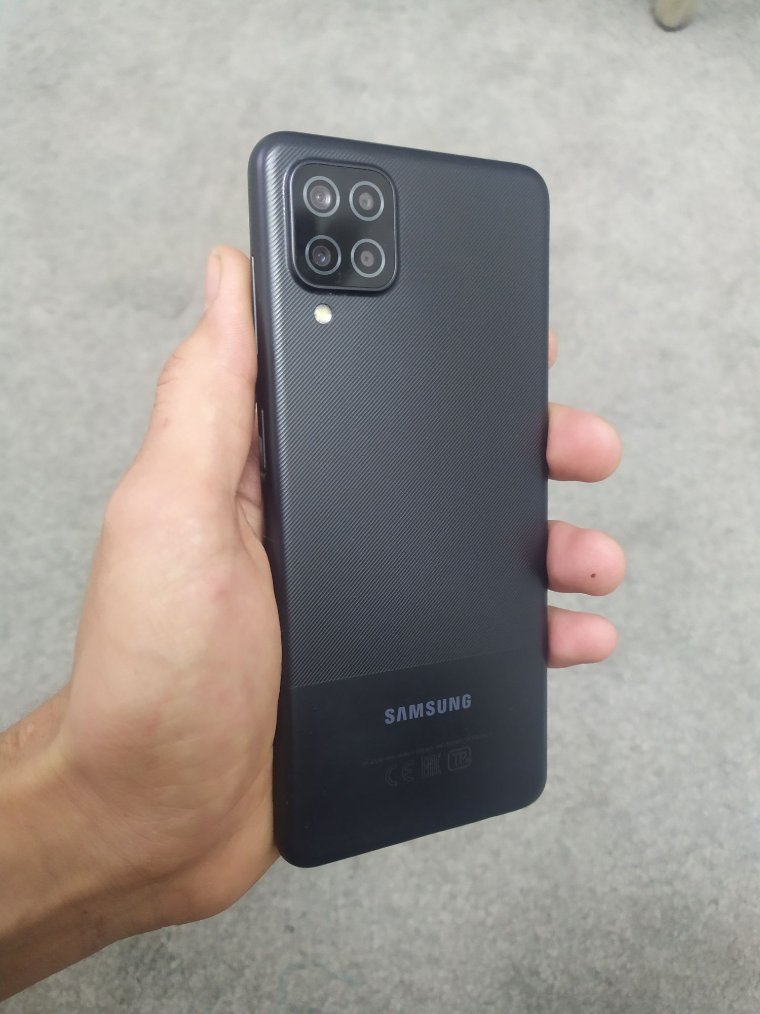 Samsung A 12 ideal