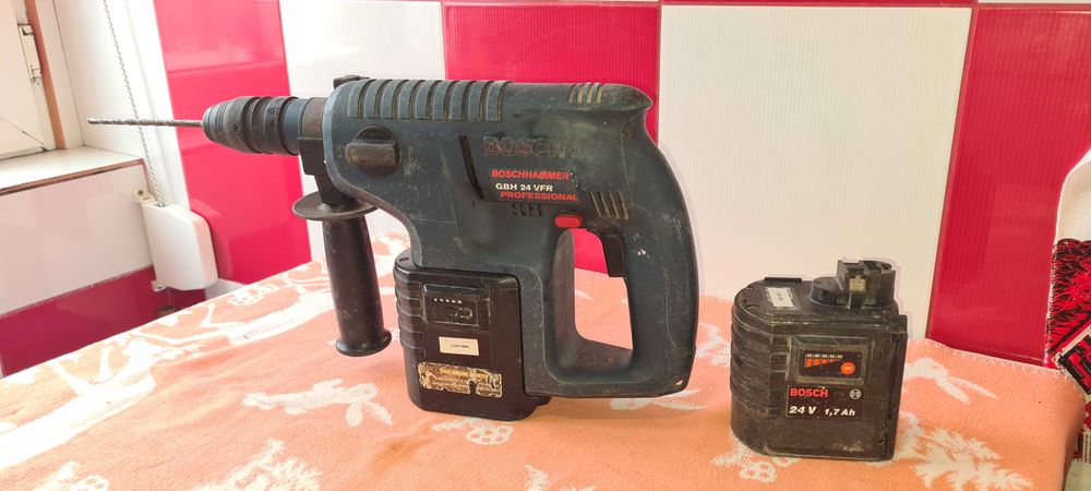 BOSCH sds pe acumulatori = 300 lei