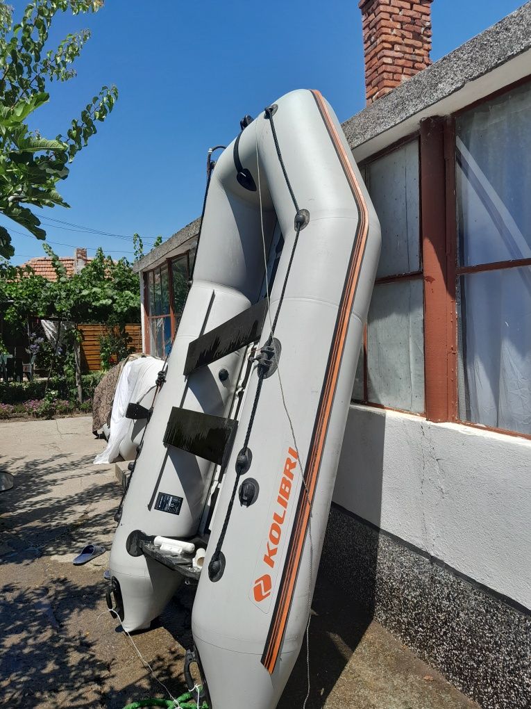 Лодка колибри 3м и двутактов меркурий  2.5к.с