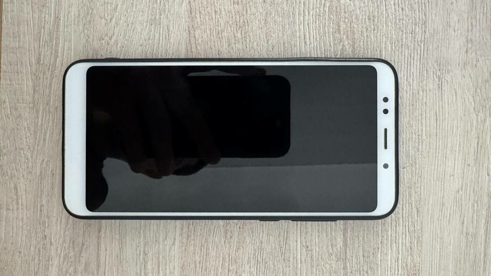 Redmi 5 plus 32gb hotirasi .Karobkasi bor