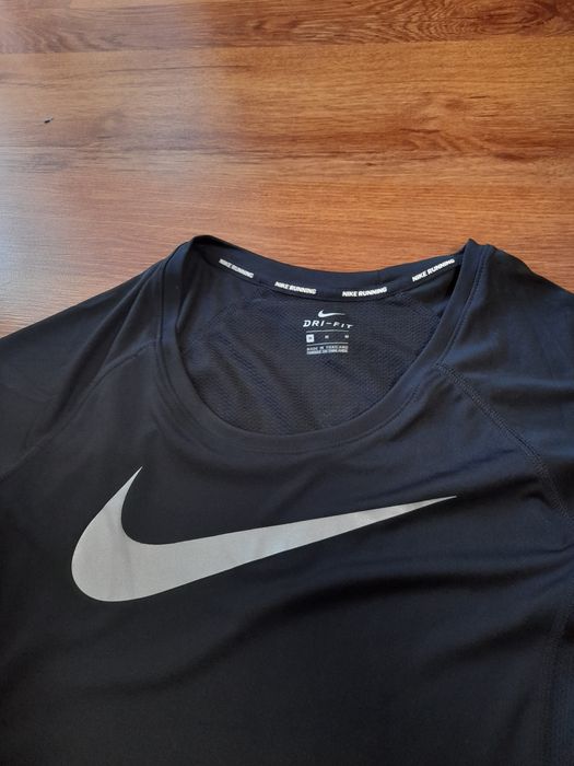 GYMSHARK  Nike дамски клин и тениска S- M размер.