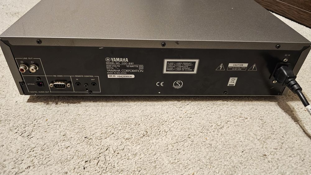 CD changer Yamaha CDC-697, cu 5 discuri, fara telecomanda.