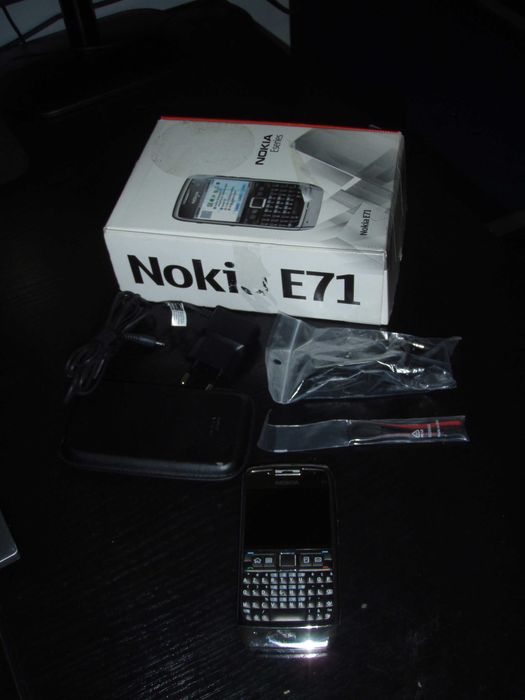 Nokia E71, functional in orice retea, aproape nou, la cutie