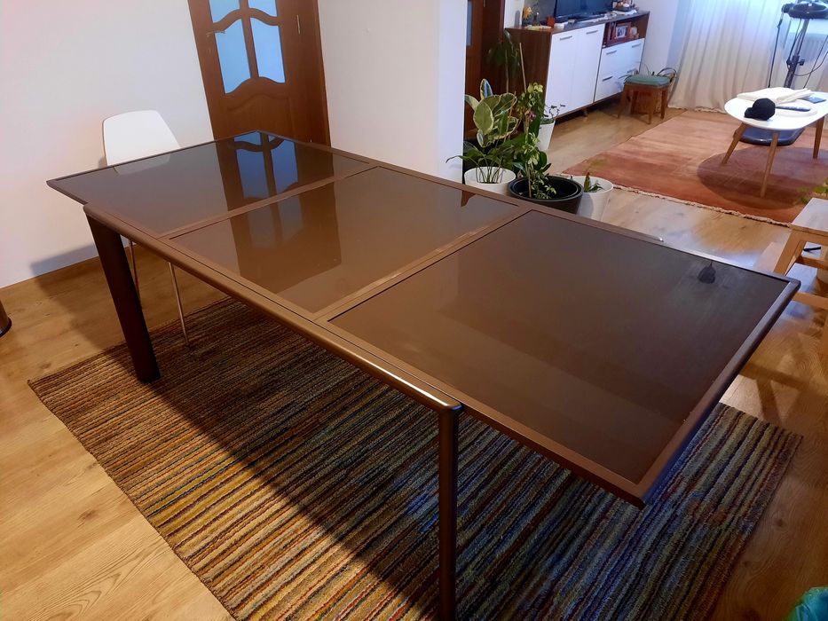 Vând masa extensibila  230cm