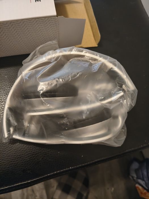 Căști noi cu fir pliabile