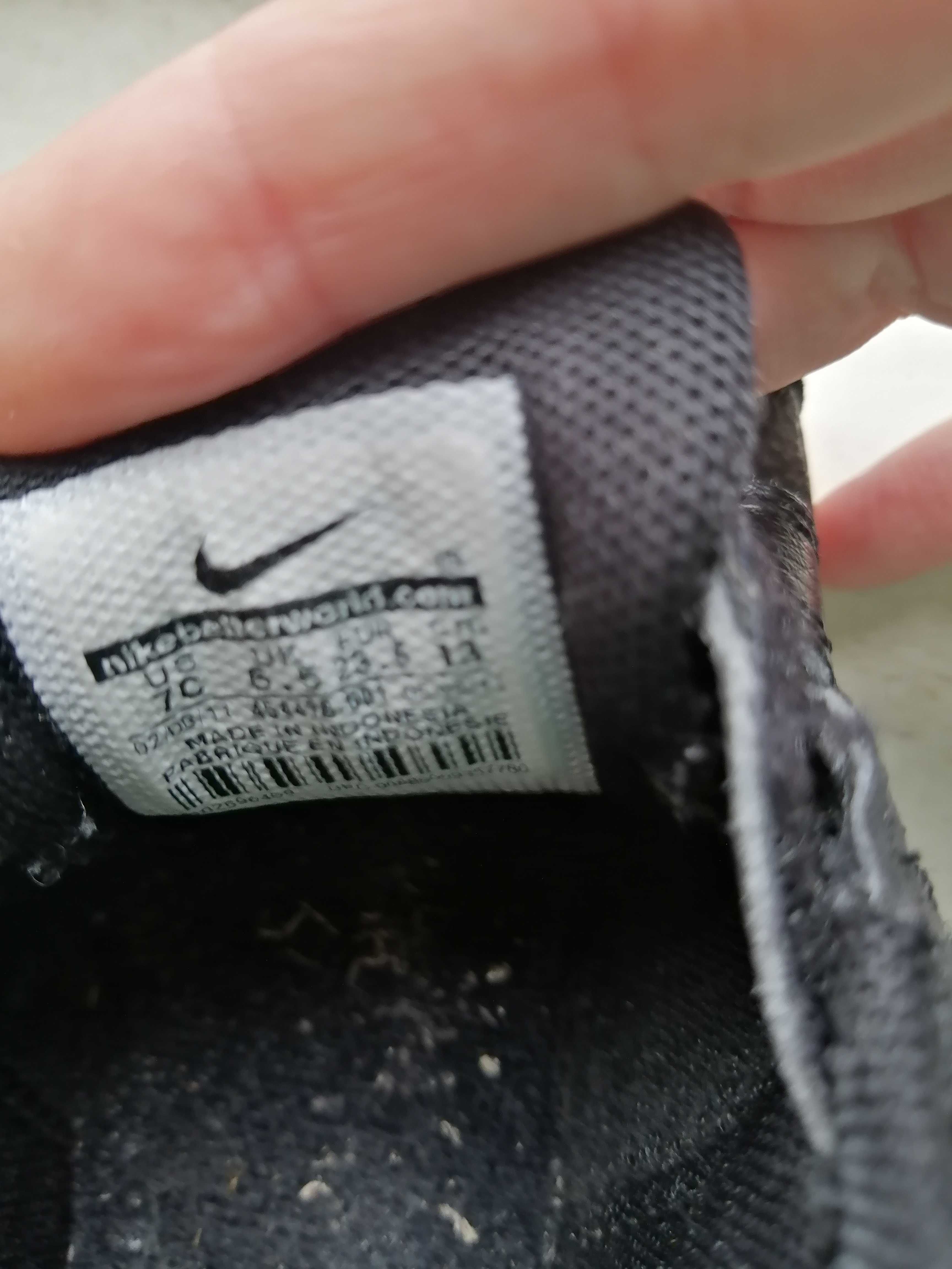 Маратонки Nike и кецове