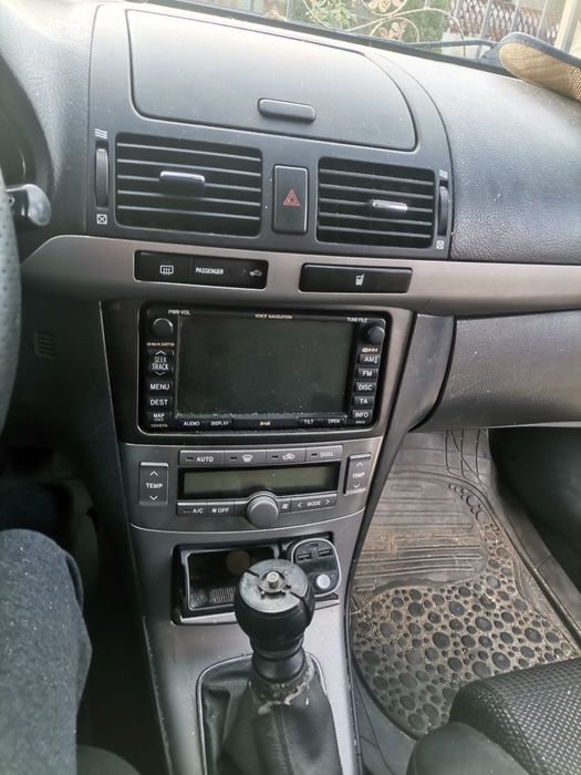 Vând Toyota Avensis T25