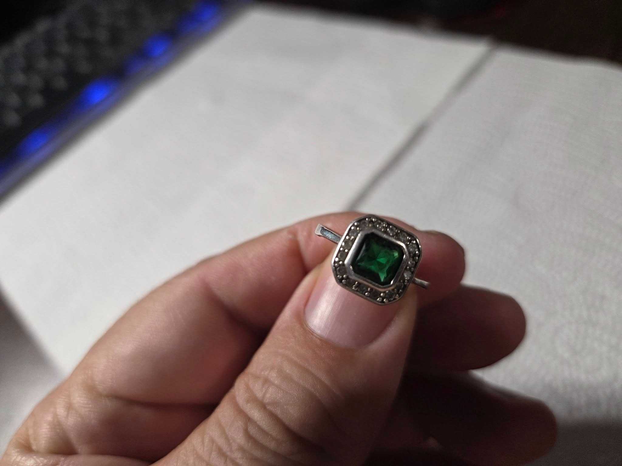 Inel vintage argint cu granat grosular si zirconii