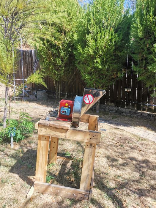 Zdrobitor pentru fructe si legume tip razatoare Vinit, 180 W, inox