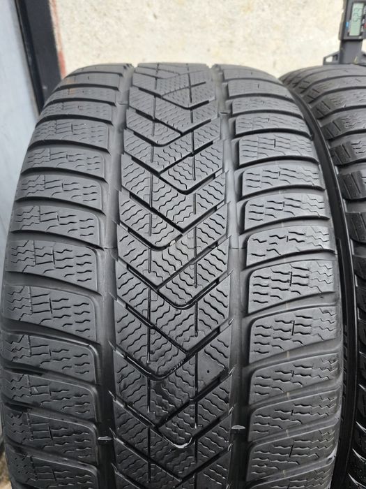 Vând două anvelope de iarna pirelli 255 40 18  dot 2722