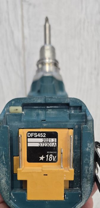 Винтоверт Makita DFS452