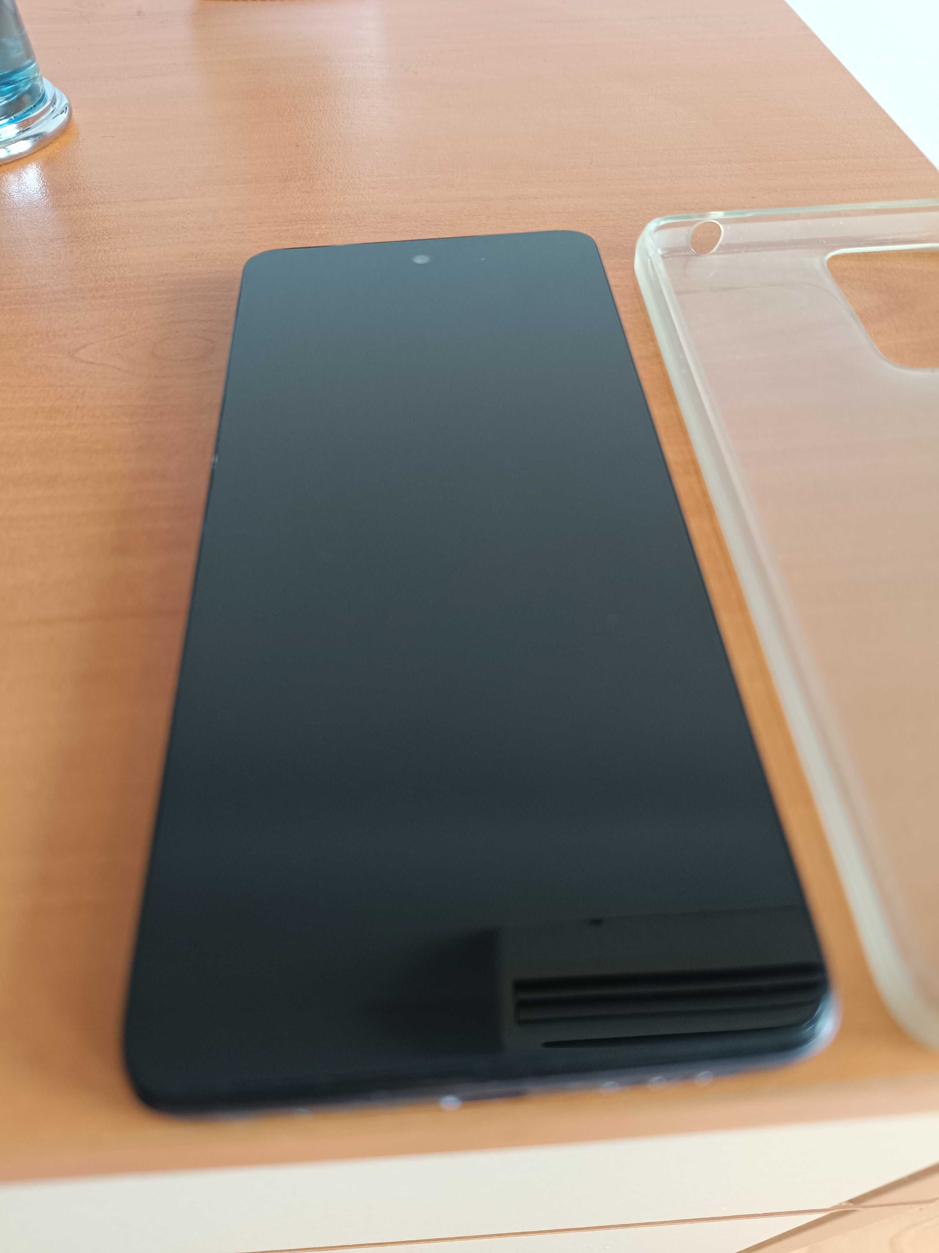 Продавам нов мобилен телефон Motorola g04