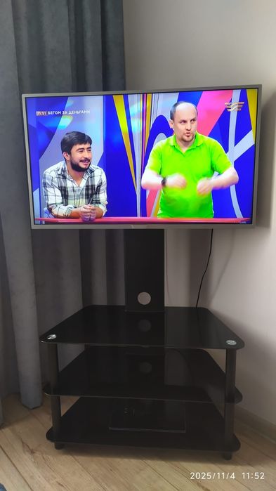 Телевизор PHILIPS с тумбой