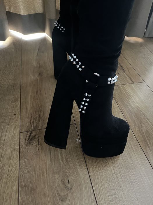 Велурени чизми нови