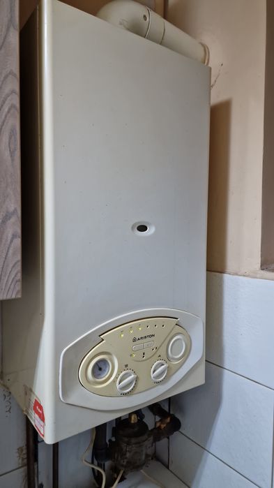 Vand centrala Ariston bs24ff 2010