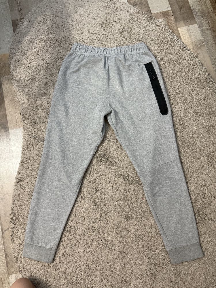 Pantaloni tech gri M