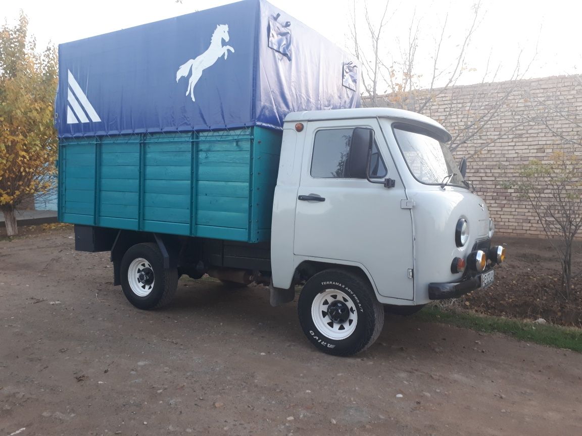 УАЗ-3303 автомошинаси