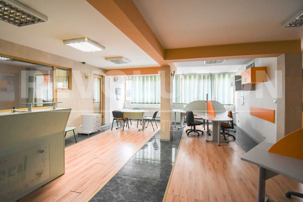 Дава се под наем Офис в София, Оборище - 180 кв.м за 1250 € - Снимка #1