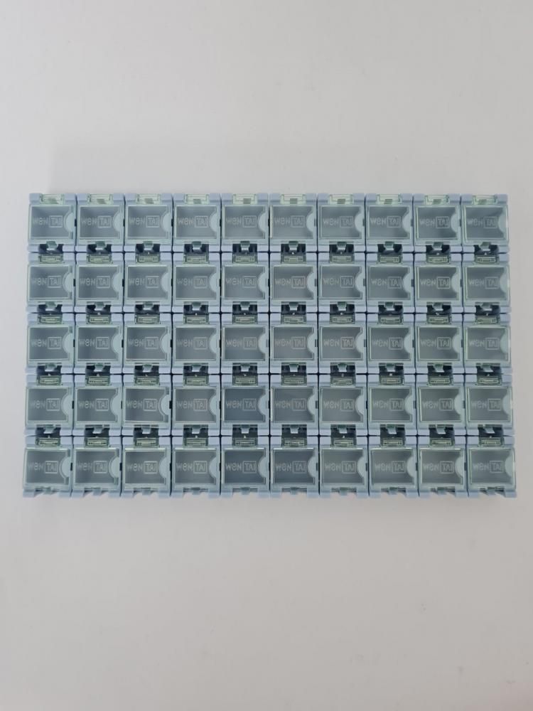 Кутийки PVC за малки части - големи 50 клетки (2.5x2.5)