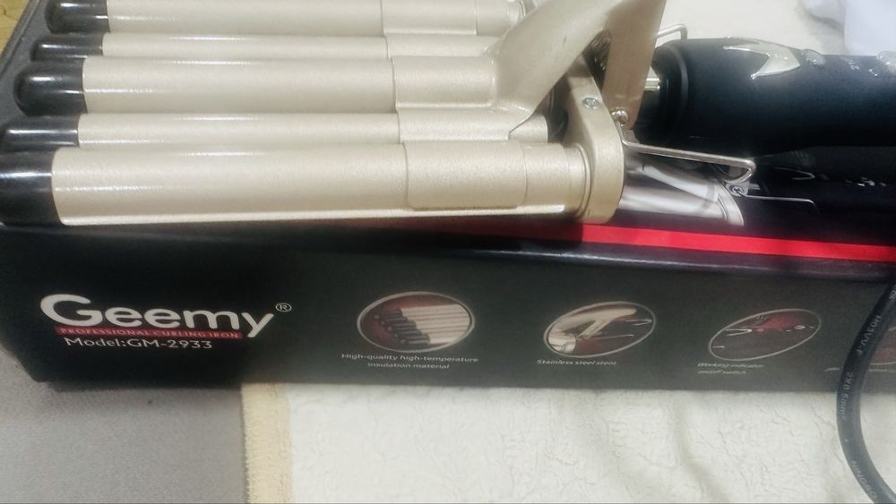 Продам плойку для волос Geemy GM-2933