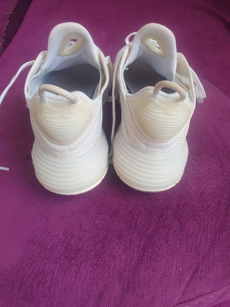 Маратонки  NIKE AIR MAX 2090 - номер 36.5