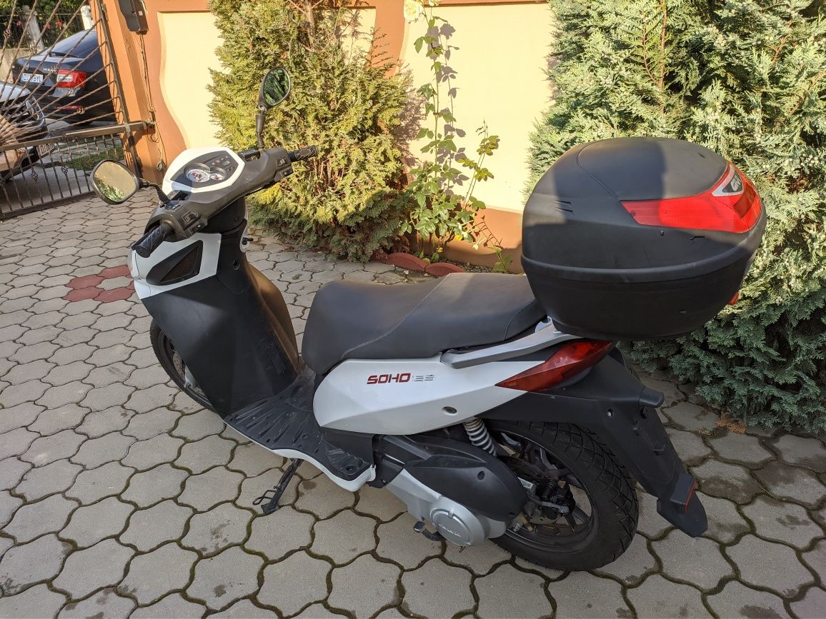 Vând scuter 125cc motorizare Honda sh