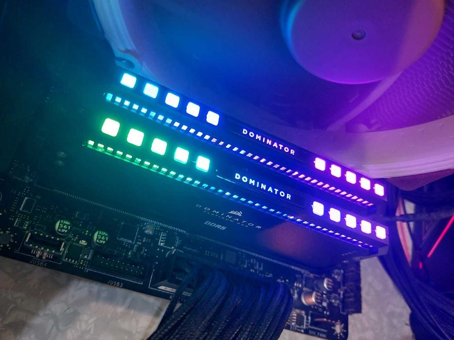 32GB DDR5 Corsair Dominator Platinium RGB - 5600MT/s, CL36 (EXPO, XMP)