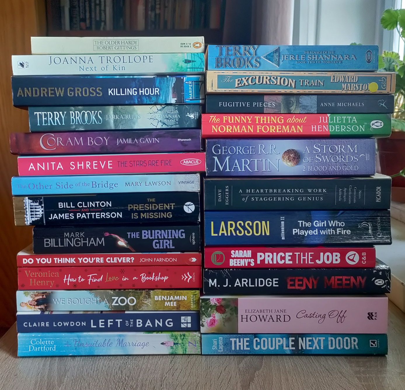 Разпродажба на книги на английски език - разнообразие от жанрове!