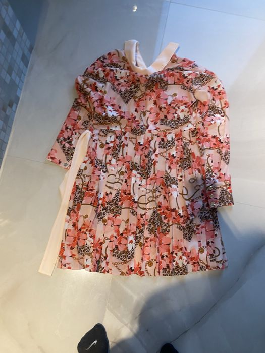 Rochie Marciano Guess purtata o singura data de culoare roz ,marimea 4