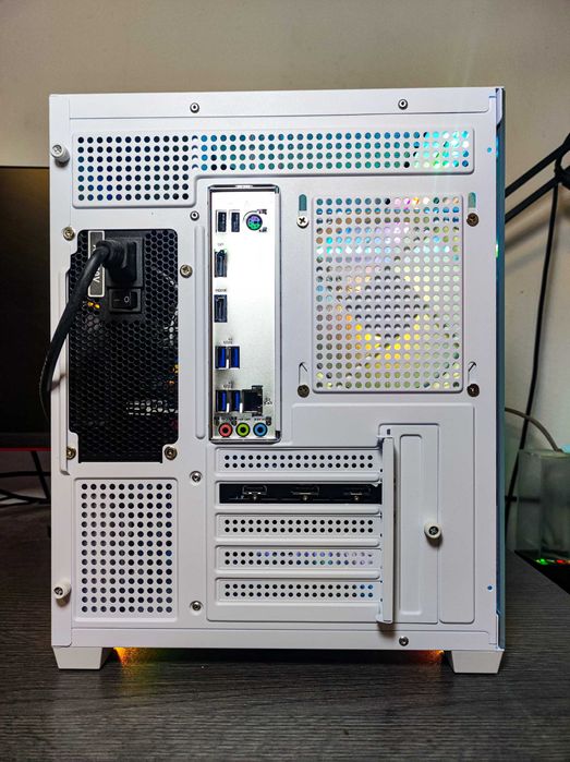 Нов! Ryzen 7 5700X, RX 9060 XT 16GB, 32GB RAM, 1TB SSD NVMe