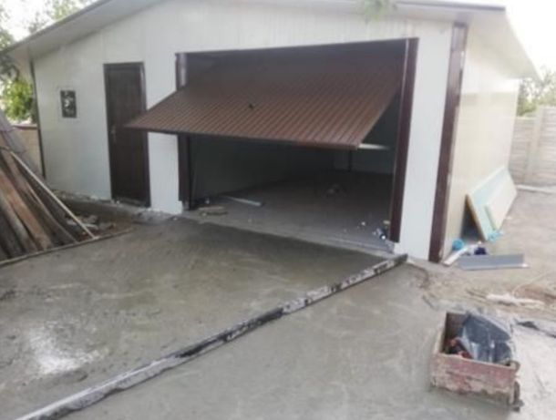 Garaj metalic din panouri sandwich 4 x 6.3m