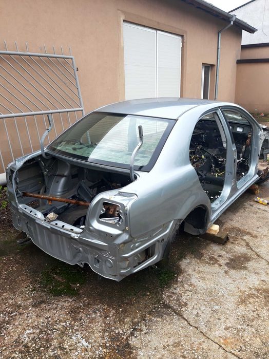 Части от Тойота Авенсис Т25